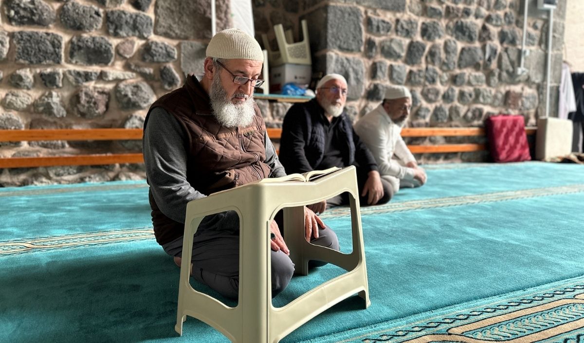 Kayseri'de 8 Asırlık Camide Itikafa Girdiler! (4)