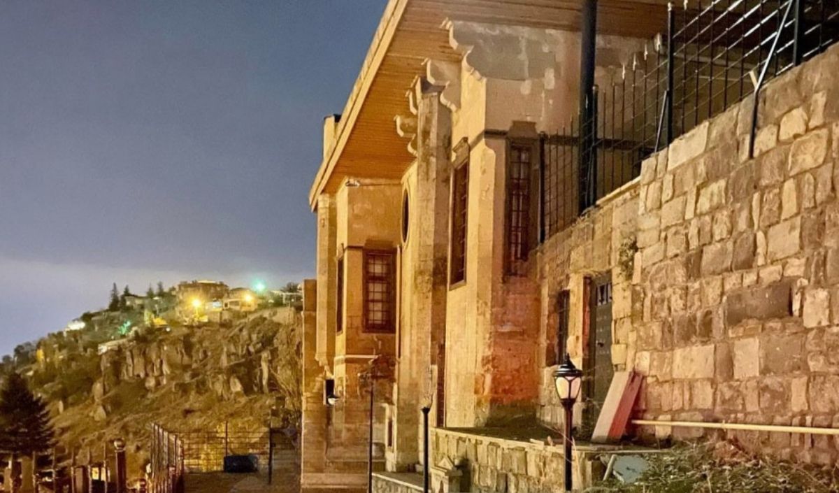 Kayseri’de Ali Dağı’nın Yamacında Muhteşem Konak! Rekor Fiyata Satılıyor (3)