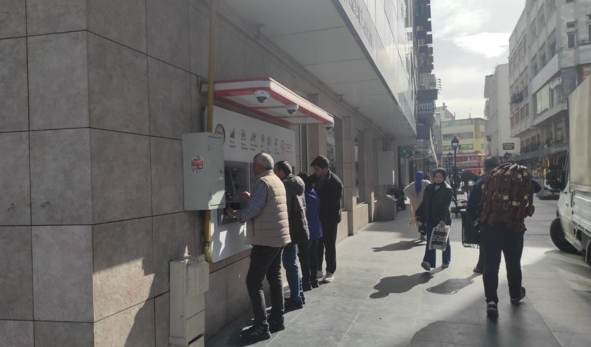 Kayseri’de Bankalar Ne Zamana Kadar Açık Atm’lerde Para Sıkıntısı Yaşanacak Mı (1)
