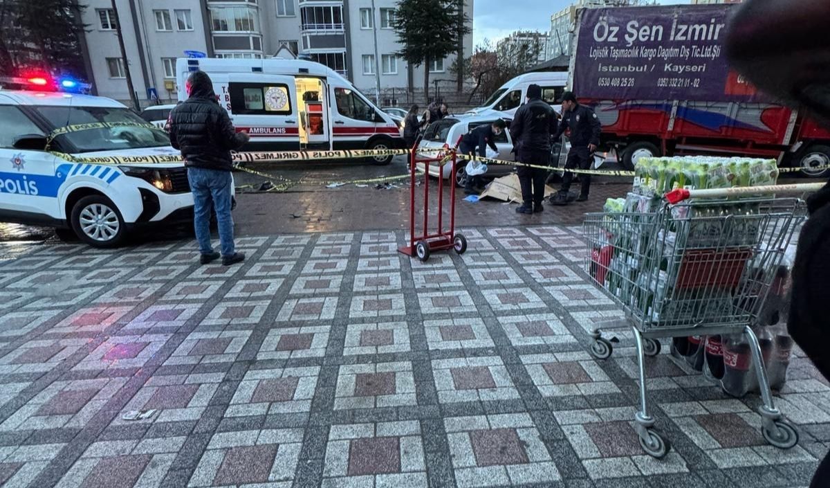 Kayseri'de Feci Kaza! Otomobil Kamyona Arkadan Çarptı 1 Ölü 1 Yaralı (4)