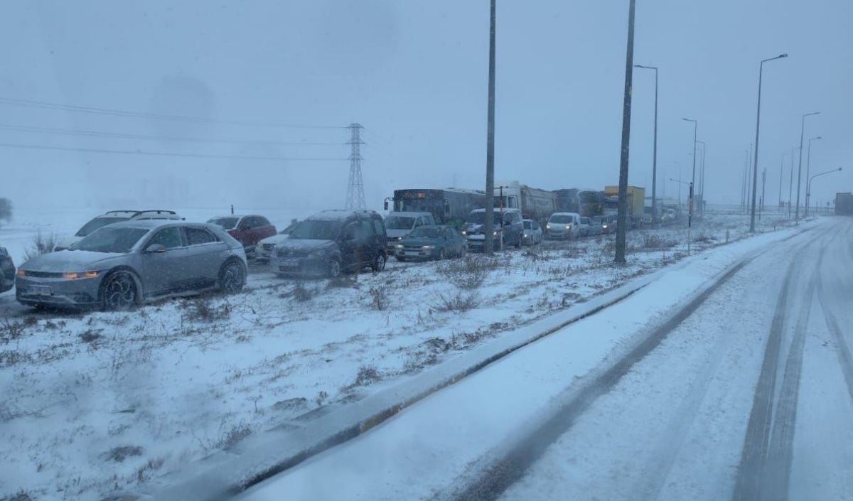 Kayseri'de O Yolda Üst Üste Kaza! Belediye Aracı Ile Otomobil Çarpıştı (4)