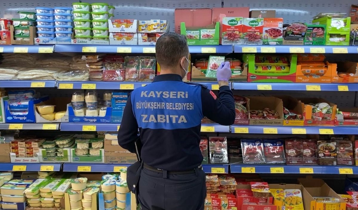 Kayseri’de Zabıta Ekipleri Göz Açtırmıyor! Bakın Ilk Durakları Neresi (2)