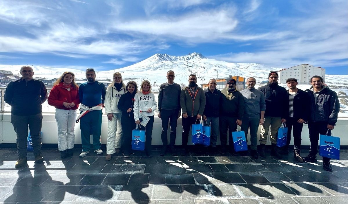 Kayseri’den Sabah Saatlerinde Hareket Ettiler! Onlar Erciyes’in Zirvesinde Buluştu (3)
