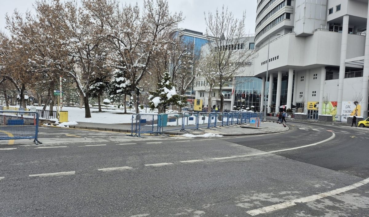 Kayseri’nin Merkezindeki O Park Polis Bariyerleri Ile Çevrildi! İşte Sebebi (3)