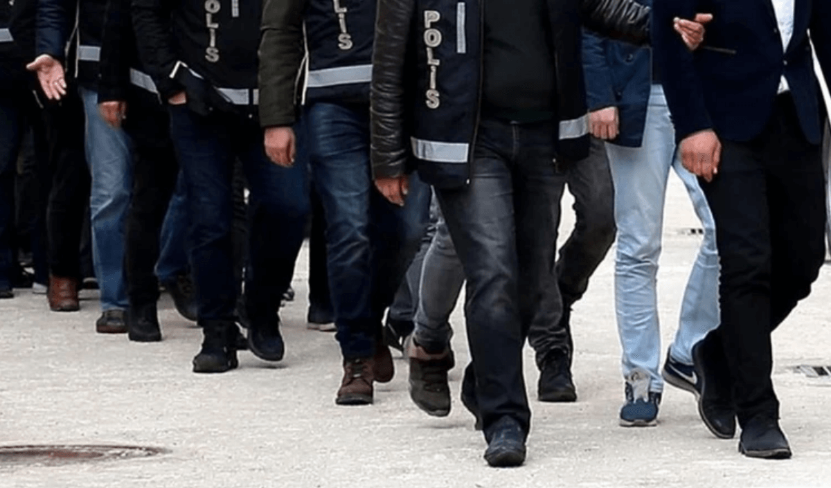 Yoldaşlar suç örgütüne büyük baskın! Ele başları çökertildi!