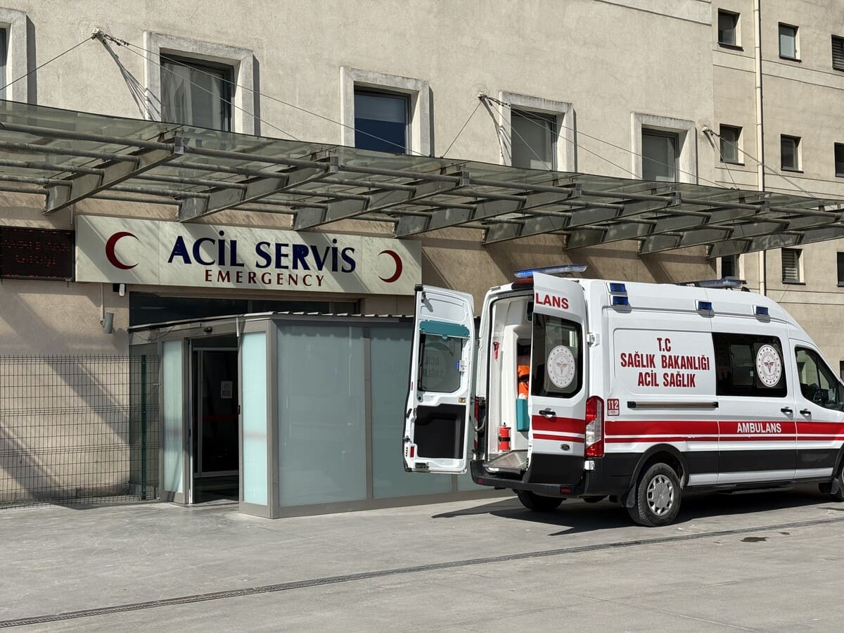 Okul Müdürünün Boğazını Kesti (2)