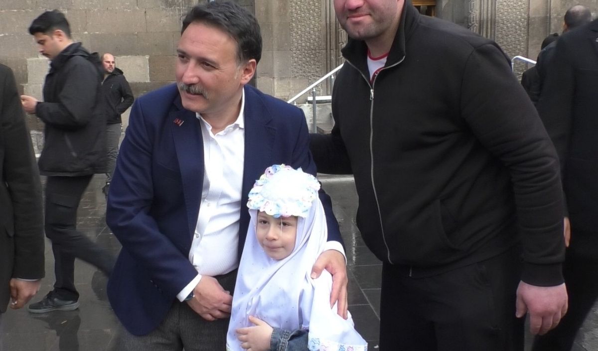 Vali Gökmen Çiçek Bayram Mesajı (2)