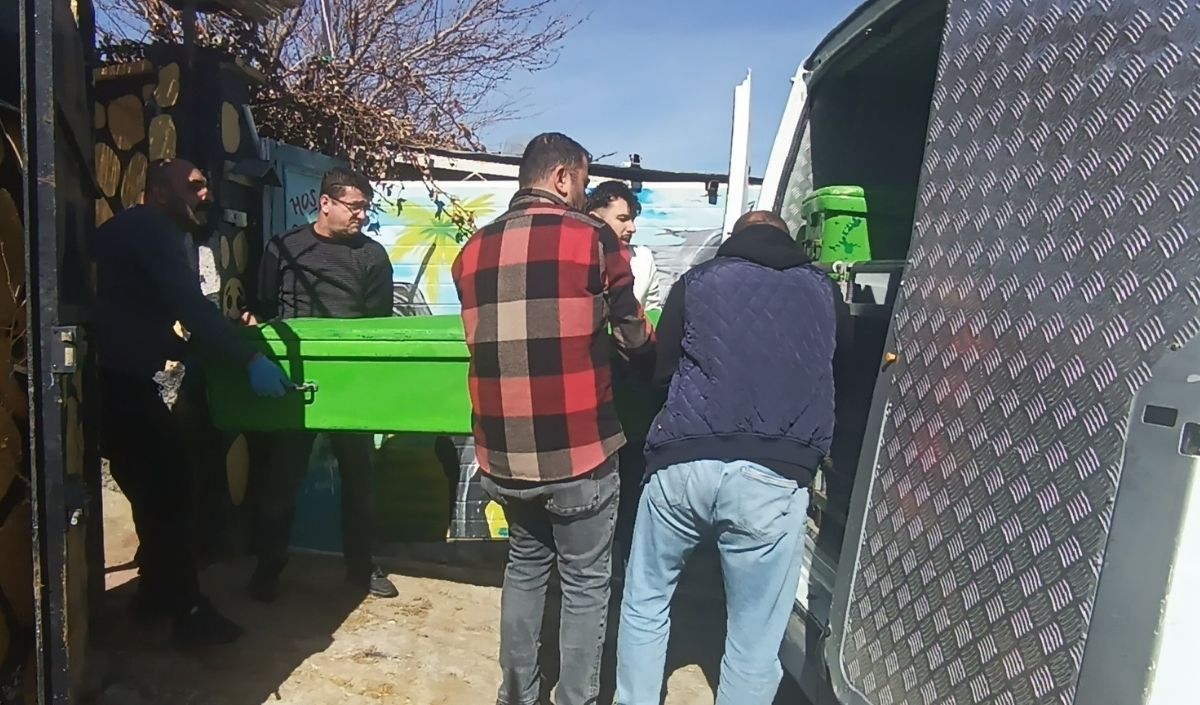 Yabancı Uyruklu Çobanın Cansız Bedeni Ahırda Bulundu! (1)