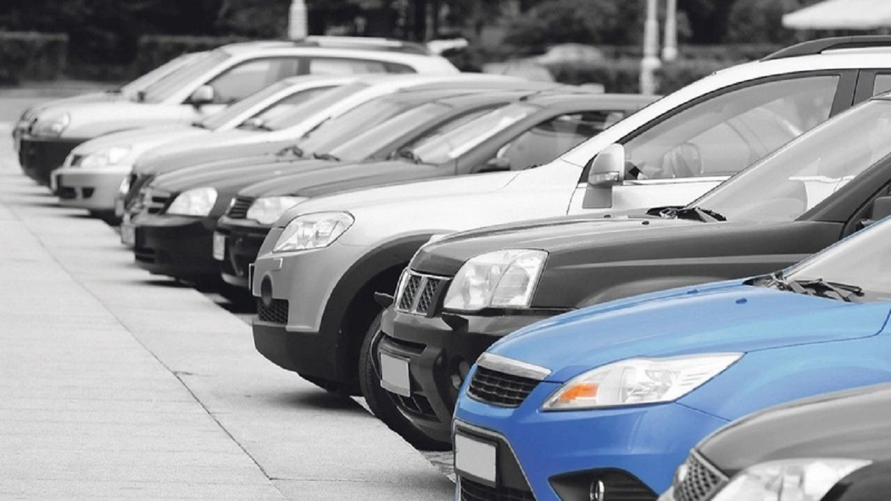 Bu nedenle, 2035’te içten yanmalı motorların tamamen yasaklanmasına giden yolda, motorinle çalışan araçlara ek vergiler ve yükümlülükler getirilerek dönüşüm sürecinin hızlandırılması planlanıyor.