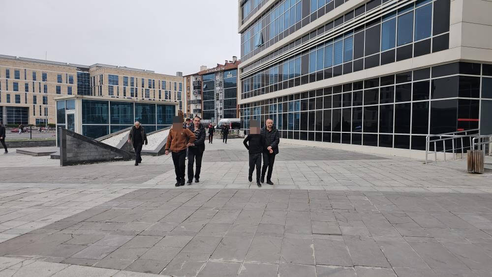 Kayseri’de 14 yaşındaki çocuğu katleden 2 kardeş adliyeye sevk edildi!