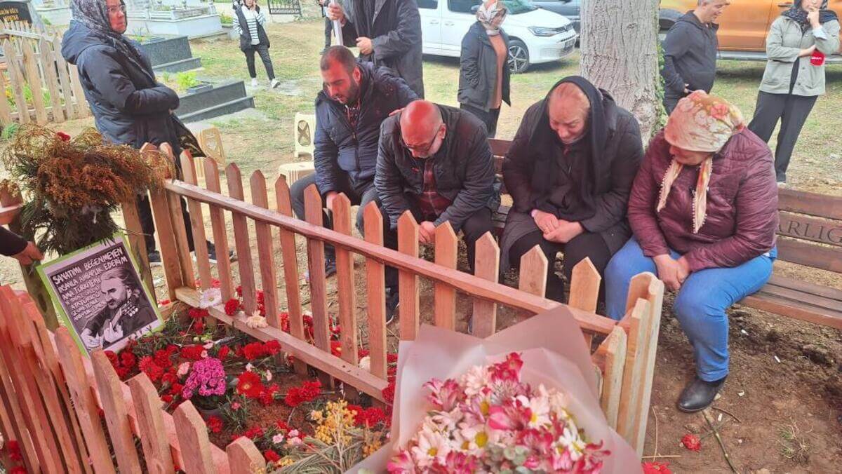 Kayseri'den yola çıkan hayranı ünlü sanatçı Volkan Konak'ı yalnız bırakmadı!