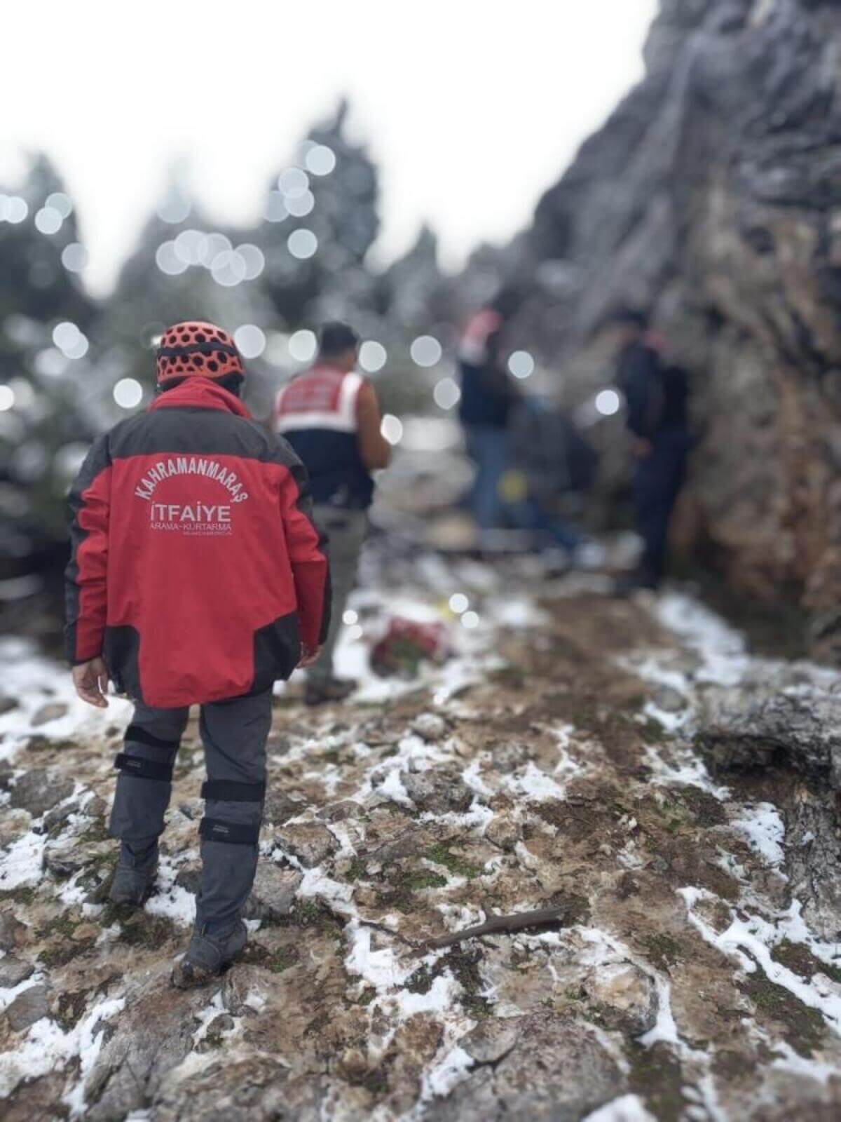 Emekli polis memuru kayalıklardan düşerek feci şekilde can verdi!