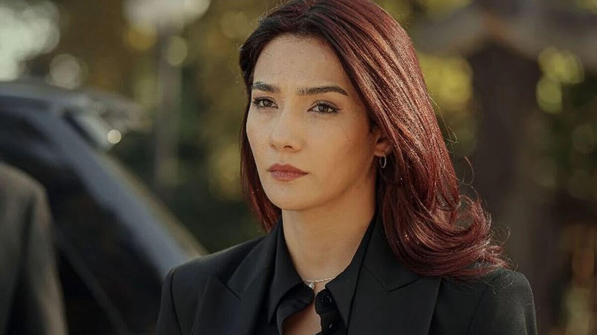 Boykot çağrısı yapan Aybüke Pusat diziden çıkarıldı! AK Partili Mücahit Birinci’den şebeke çıkışı geldi!