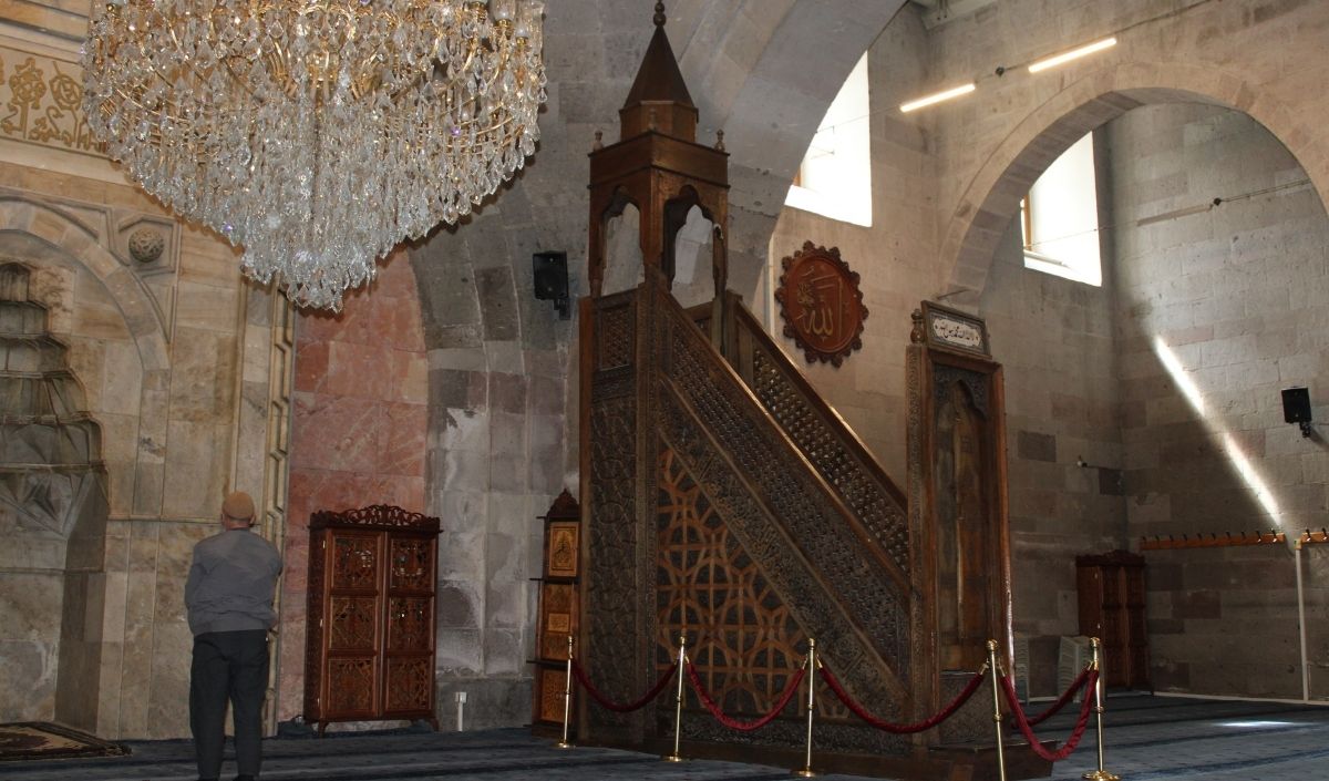 Cami I Kebir (3)