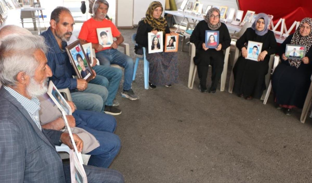 Diyarbakırda Aileler Evlatlarını Bekliyor