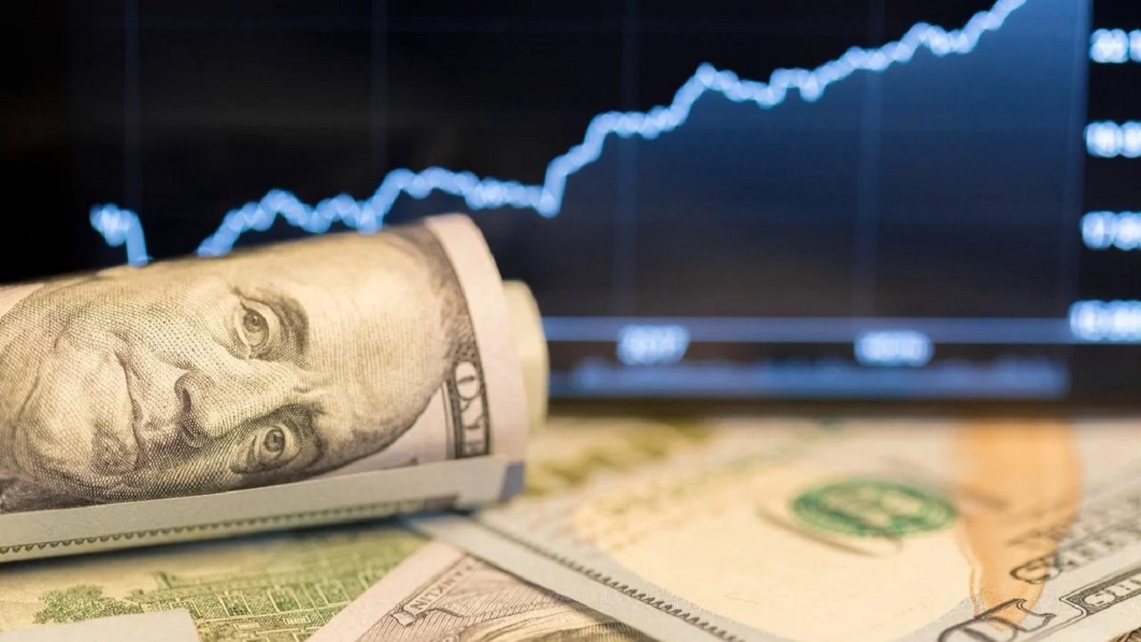 Bu karar, bankanın Türkiye ekonomisine ve siyasi görünümüne dair değerlendirmelerindeki bir değişimi yansıtıyor. Commerzbank analisti Tatha Ghose tarafından yapılan açıklamalar, bu revizyonun arkasındaki nedenlere ışık tutuyor ve potansiyel risklere dikkat çekiyor.