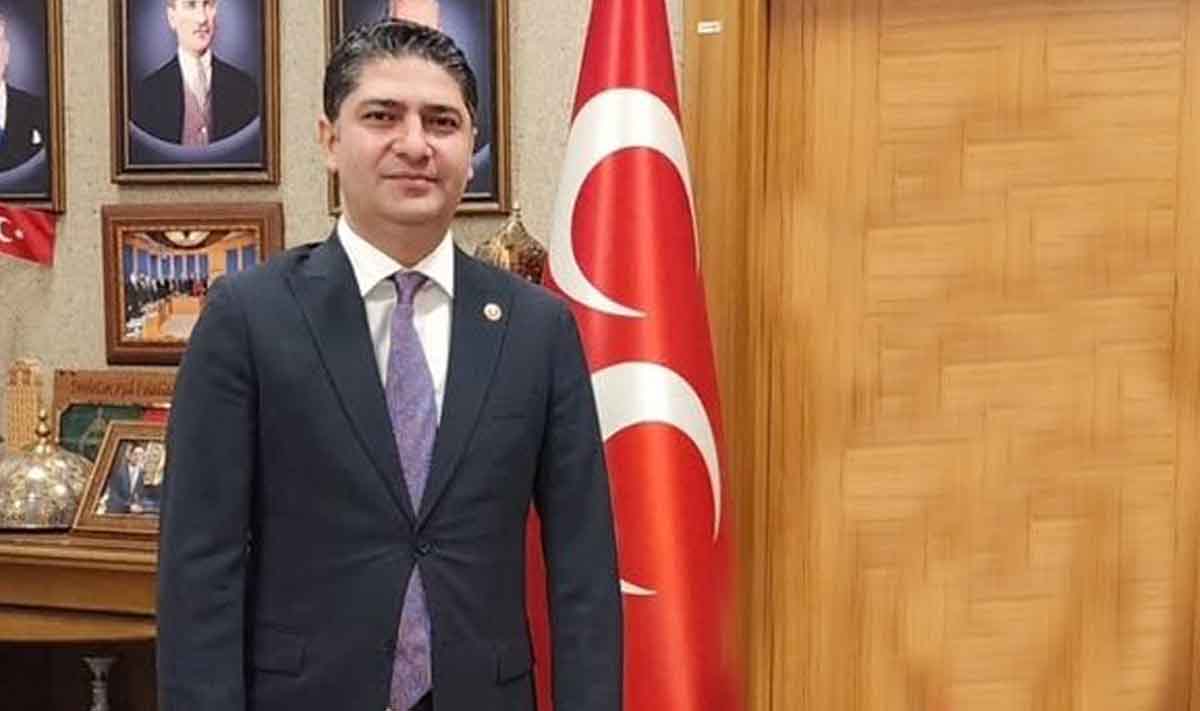 İsmail Özdemir
Kayseri’nin en genç milletvekili olan İsmail Özdemir’in 40 yaşında olduğu görüldü. MHP Kayseri Milletvekili olan İsmail Özdemir aynı zamanda MHP Genel Başkan Yardımcısı olarak da görev yapıyor. 
