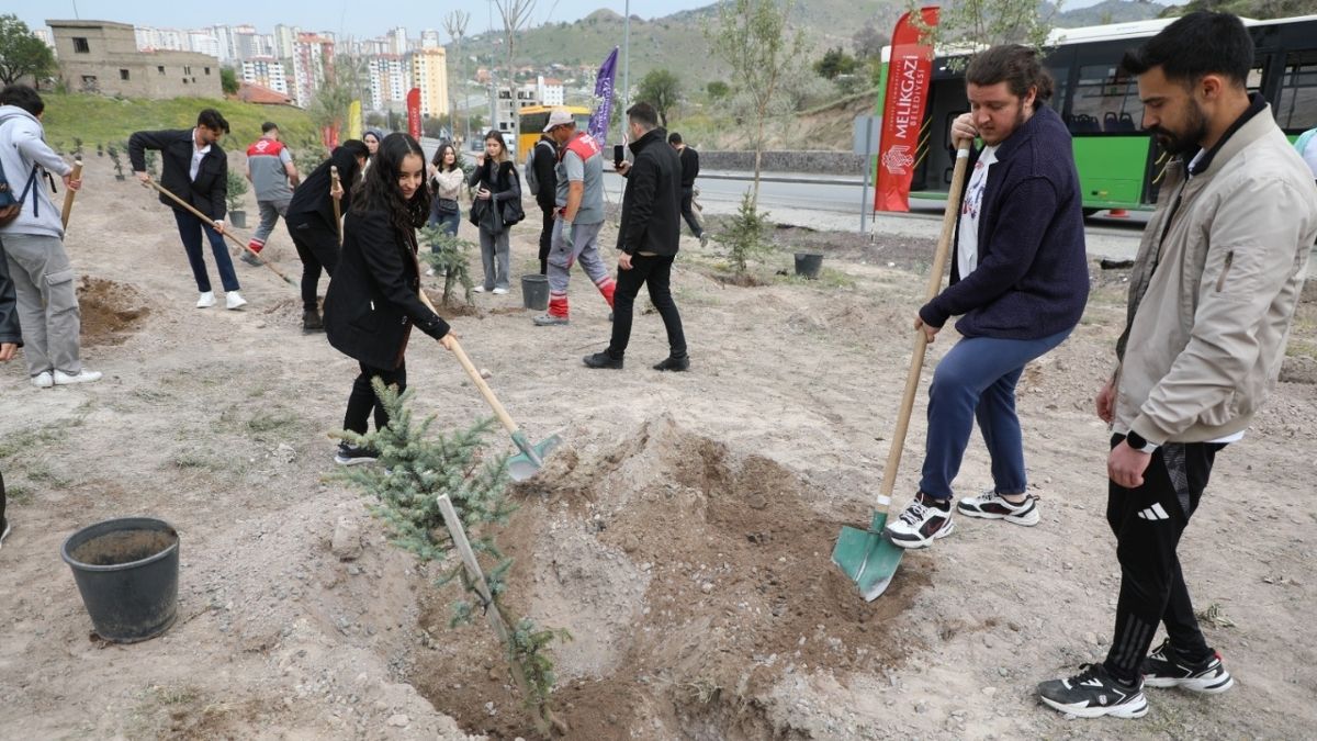 Kayseri'de Bu Kez Üniversite Öğrencileri Harekete Geçti! O Mahallede Kapsamlı Çalışma (3)