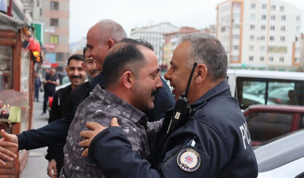 Kayseri'de Ihbara Giden Polis Ekibini Sürpriz Karşıladı! (1)