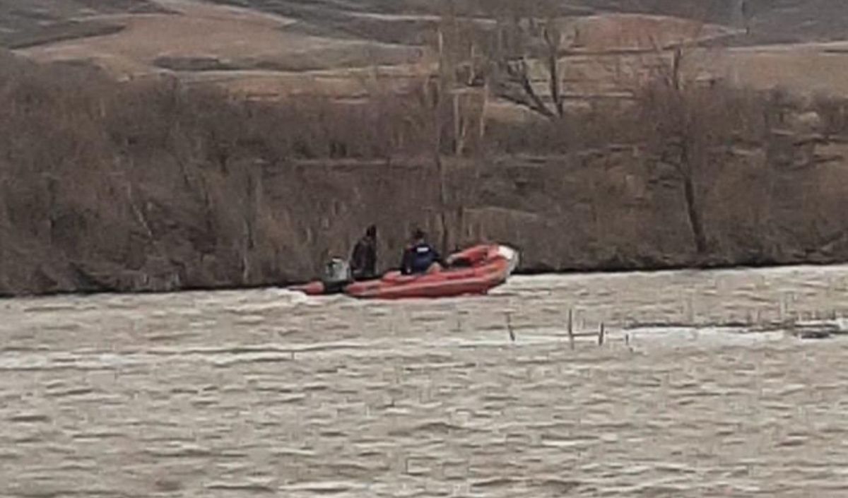 Kayseri'de Kızılırmak'a Düşen Genç Için Çalışmalar Duraklatıldı! Sabah Devam Edecek (1)