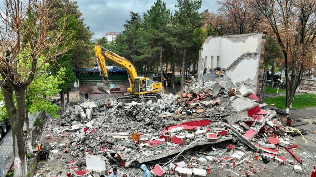 Kayseri’de O Ilçenin Merkezine Botanik Park Inşa Edilecek! (3)