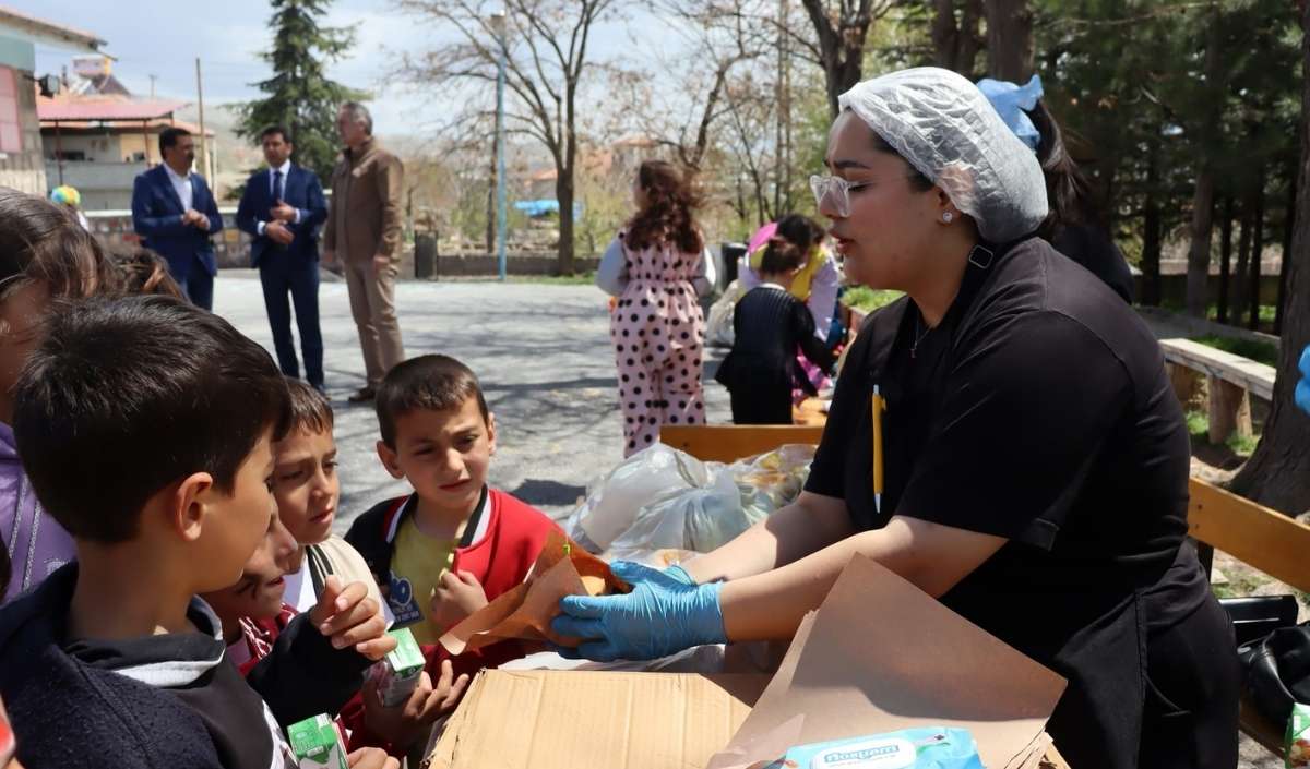 Lise Öğrencilerinden Anlamlı Etkinlik (2)