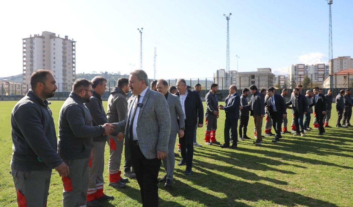 Melikgazi Belediyesi'nde Bayram Dönüşü Uzun Sıra! Tek Tek Konuştu (2)