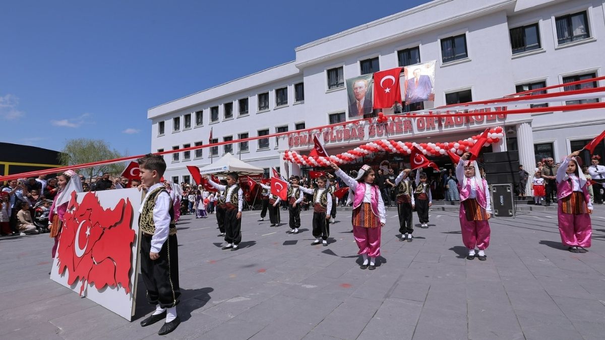 Memduh Büyükkılıç 23 Nisan'a Özel Türkü Söyledi! (3)