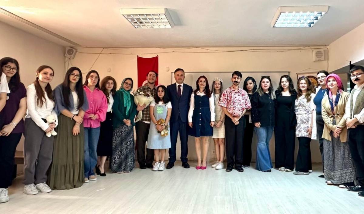 Milli Eğitim Bakanı Coşkun Esen Tiyatro (2)