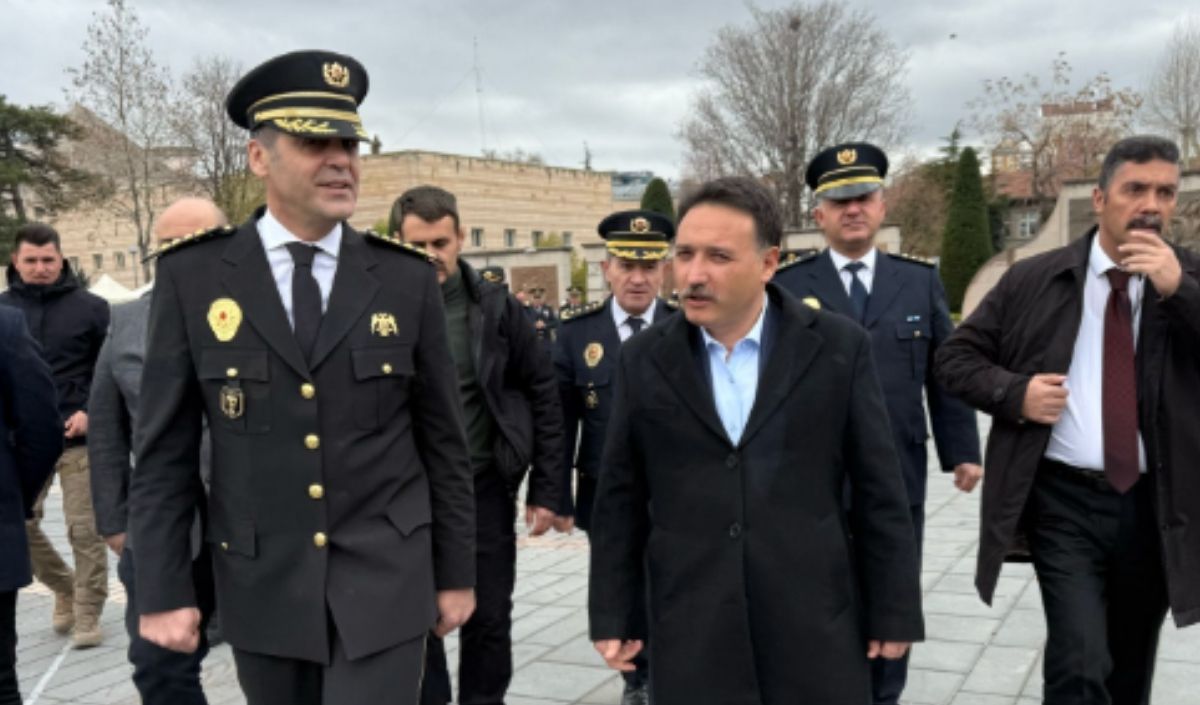 Polis Haftası Kayseri Valisi Gökmen Çiçek (2)