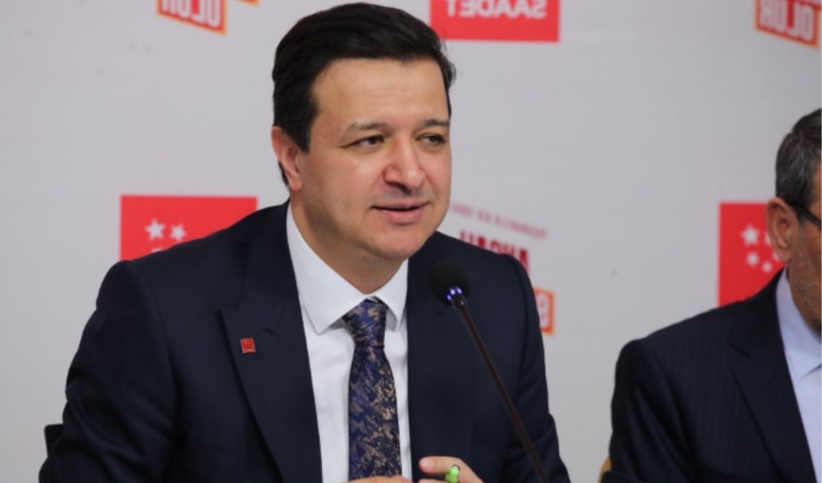 Mahmut Arıkan

1977 yılında Kayseri’de doğan Mahmut Arıkan Kayseri Milletvekili iken aynı zamanda Saadet Partisi Genel Başkanı oldu. 48 yaşında olan Mahmut Arıkan Kayseri’nin en genç milletvekillerinden birisidir. 