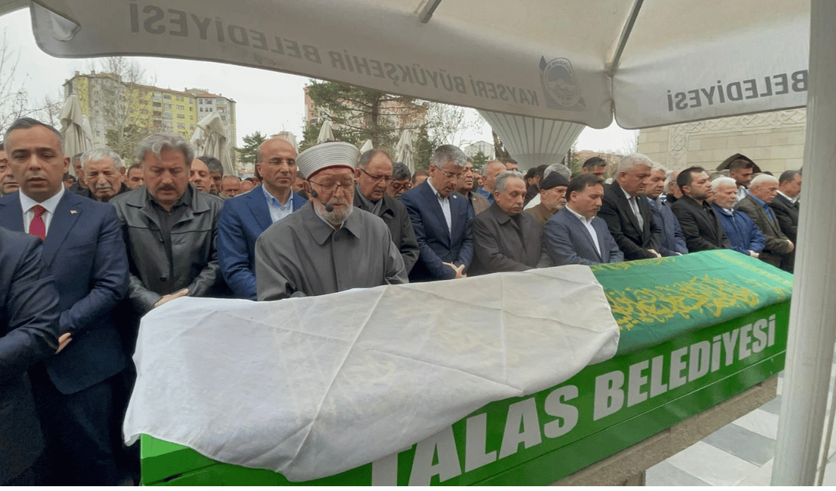 Talas Belediye Başkanı Mustafa Yalçının Annesi Son Yolculuğuna Uğurlandı (2)