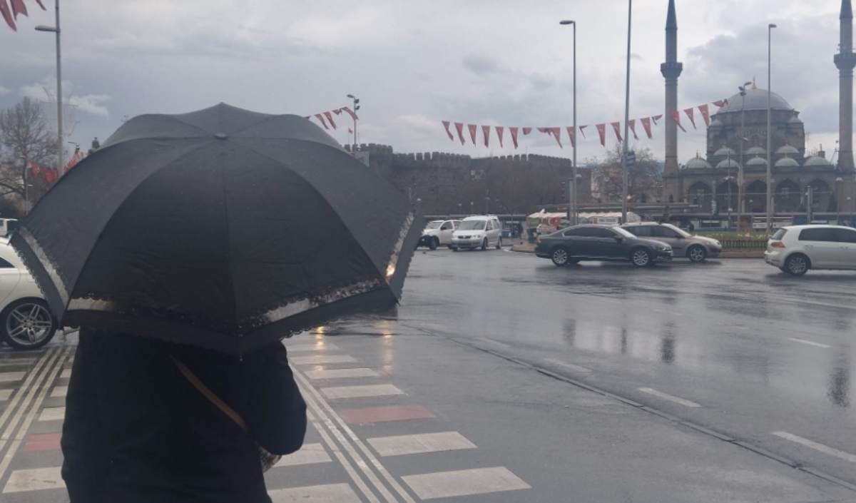 Yağmurlu Hava Kayseri Cumhuriyet Meydanı