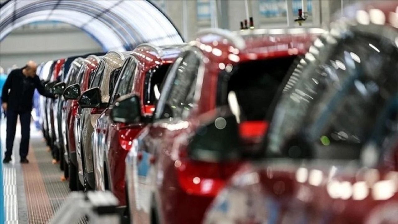Hibrit Teknolojisiyle Japon Markalar Zirvede
Küçük sınıf otomobillerde en az yakan modellerin başında hibrit teknolojisine sahip Japon markalar geliyor. Toyota Yaris, Honda Jazz ve Suzuki Swift gibi modeller, düşük yakıt tüketimiyle dikkat çekiyor. Bu araçlar, hem şehir içi kullanımda hem de uzun yolculuklarda bütçe dostu bir sürüş deneyimi sunuyor.