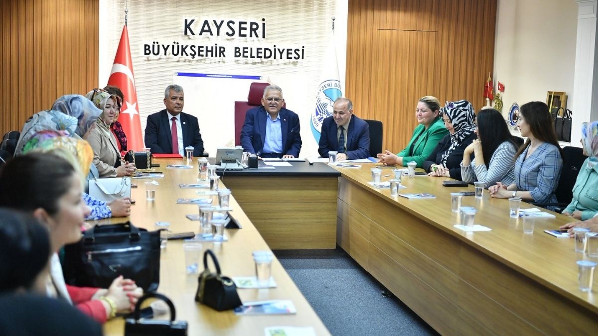 Başkan Büyükkılıç 30 Mahallenin Kadın Muhtarı Ile Bir Arada! İşte Sebebi (2)