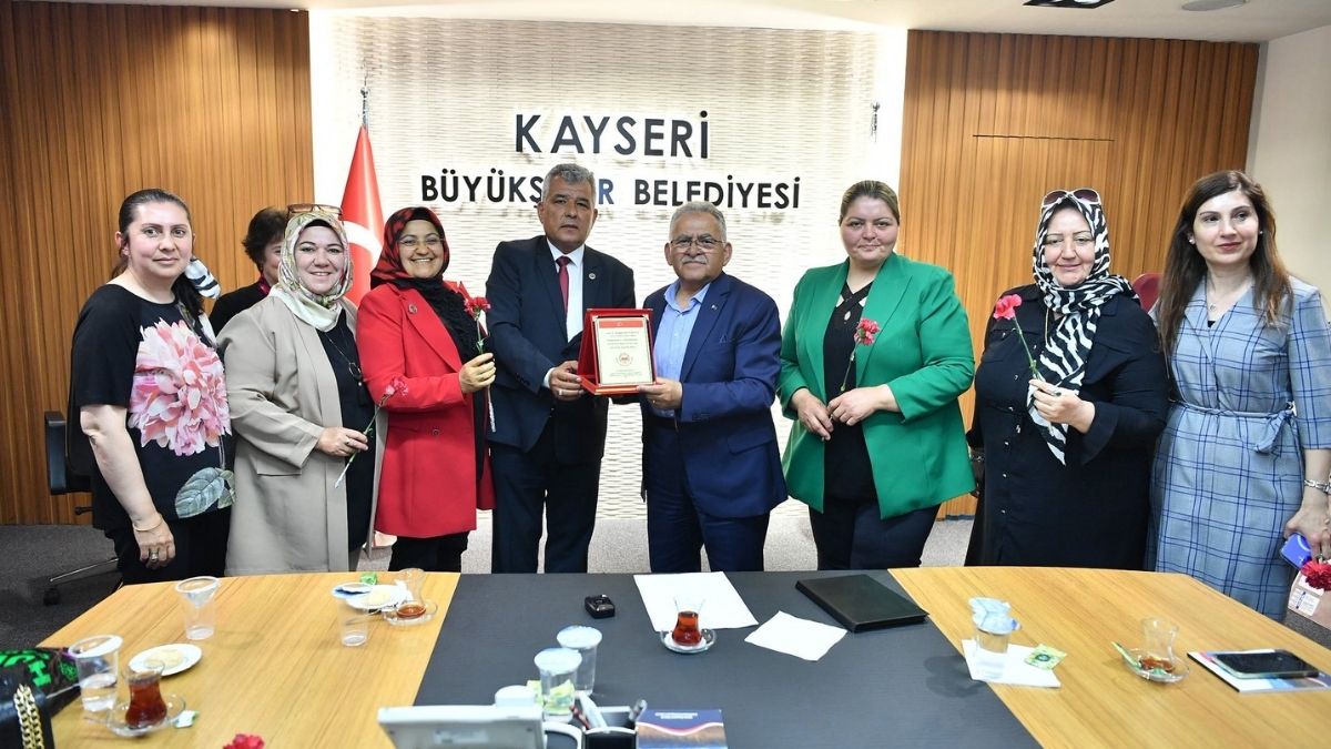 Başkan Büyükkılıç 30 Mahallenin Kadın Muhtarı Ile Bir Arada! İşte Sebebi (3)