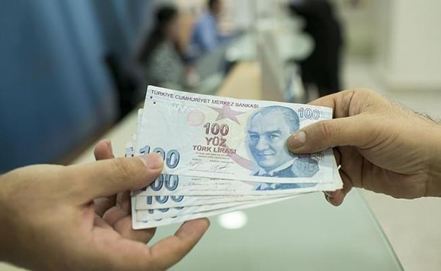 1. Borçlarınızı Ödeyin
Borçlar, finansal özgürlüğünüzü kısıtlayan bir yük olabilir. Kredi kartı borçları veya kişisel borçlar fark etmeksizin, öncelikle mevcut borçlarınızı kapatmaya odaklanın. Borçlarınızı ödemek, sadece sizi rahatlatmakla kalmaz, aynı zamanda tasarruf için daha fazla bütçe ayırmanızı sağlar. Borçsuz bir başlangıç, tasarruf hedeflerinize ulaşmada önemli bir adımdır.