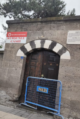 Cami Önü Barikat