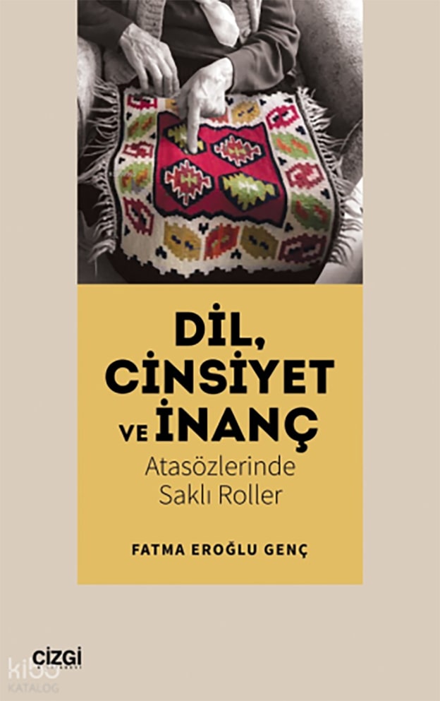 5. “Dil, Cinsiyet ve İnanç: Atasözlerinde Saklı Roller” – Fatma Eroğlu Genç
Fatma Eroğlu Genç’in bu eseri, atasözlerini sosyolojik ve dilbilimsel bir mercekle inceliyor. Toplumdaki cinsiyet rolleri ve inanç sistemlerinin atasözlerindeki yansımalarını analiz eden kitap, akademik bir bakış açısı sunuyor. Sosyoloji ve dilbilim meraklıları için derinlemesine bir kaynak.