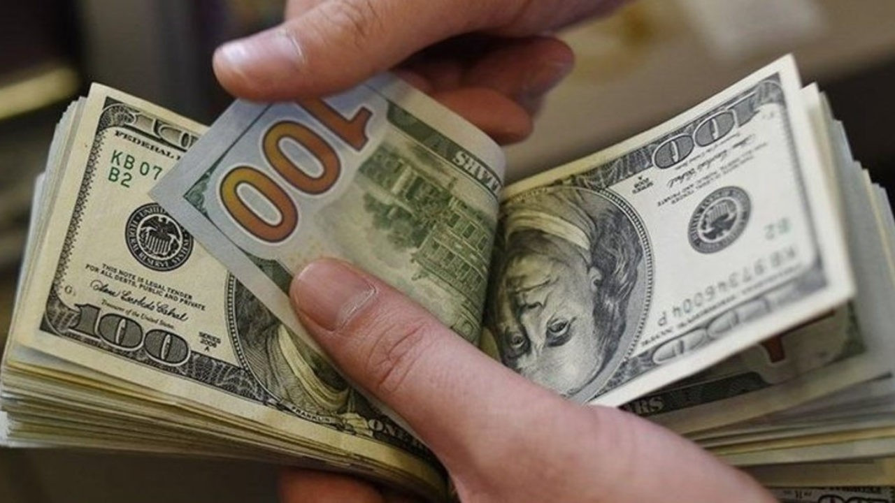 Türkiye ekonomisinin geleceğine dair farklı senaryolar tartışılırken, Uluslararası Para Fonu'nun (IMF) yayımladığı son Dünya Ekonomik Görünüm Raporu önemli veriler sundu. Rapor, Türkiye hükümetinin Orta Vadeli Programı (OVP) ve Merkez Bankası'nın (TCMB) tahminleriyle karşılaştırıldığında, özellikle büyüme, enflasyon ve döviz kuru beklentilerinde belirgin farklılıklar içeriyor.