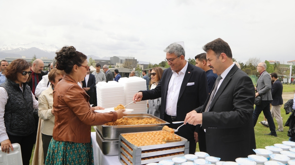Erciyes Üniversitesi Bahar Buluşması Üm (2)