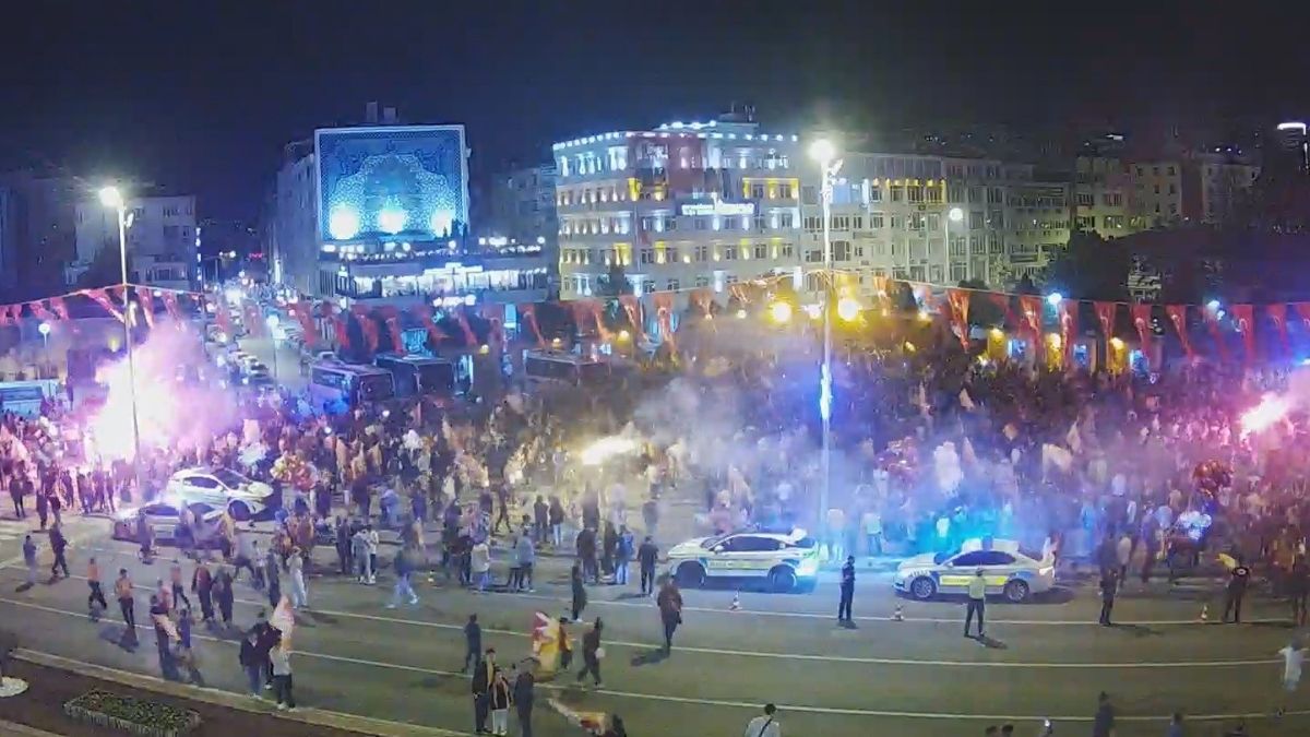 Galatasaray Şampiyon Oldu! Kayseri Cumhuriyet Meydanı Doldu (2)