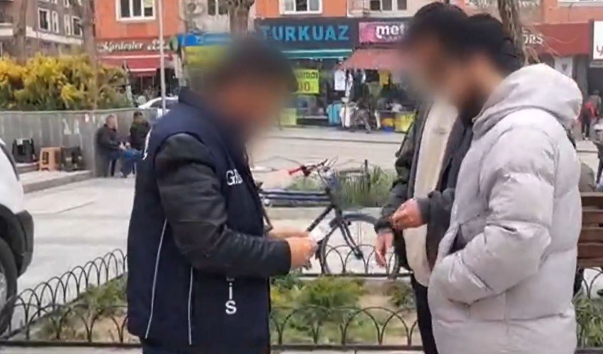 Kaçak Göçmen