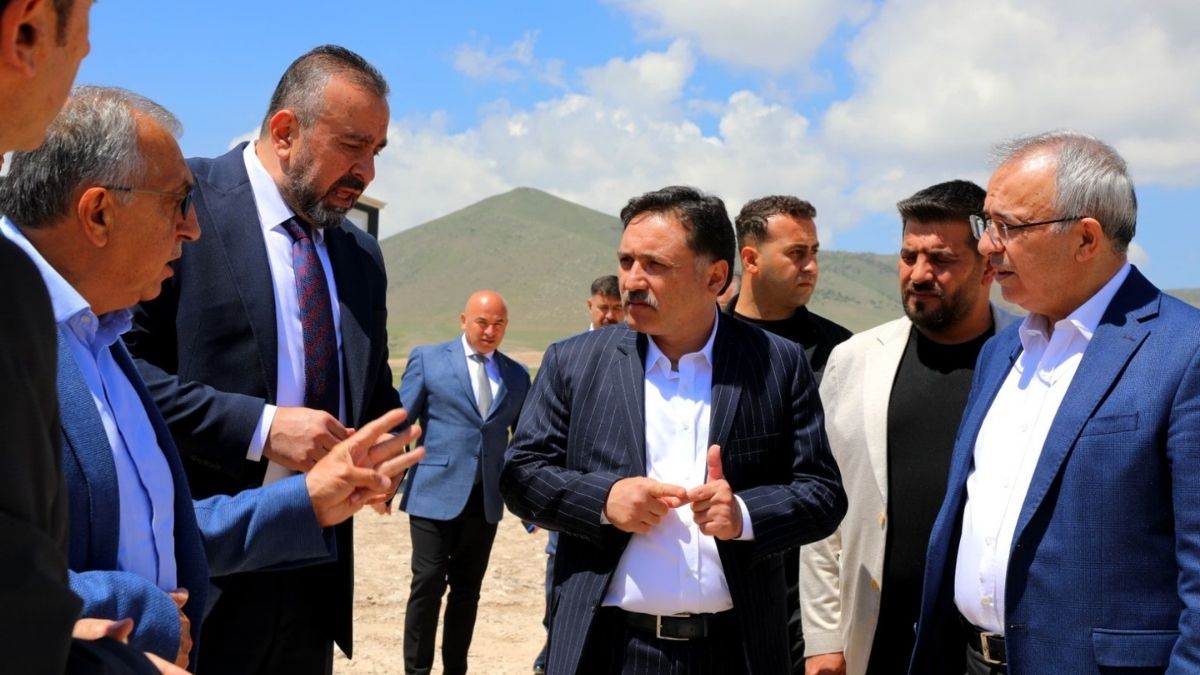 Kayseri Valisi Gökmen Çiçek Osb'ye Çekilecek Demiryolu Hattını Inceledi! (4)