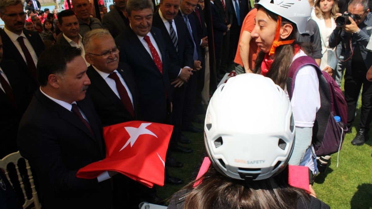 Kayseri'de 19 Mayıs Coşkusu! Mekan Değişmedi (4)