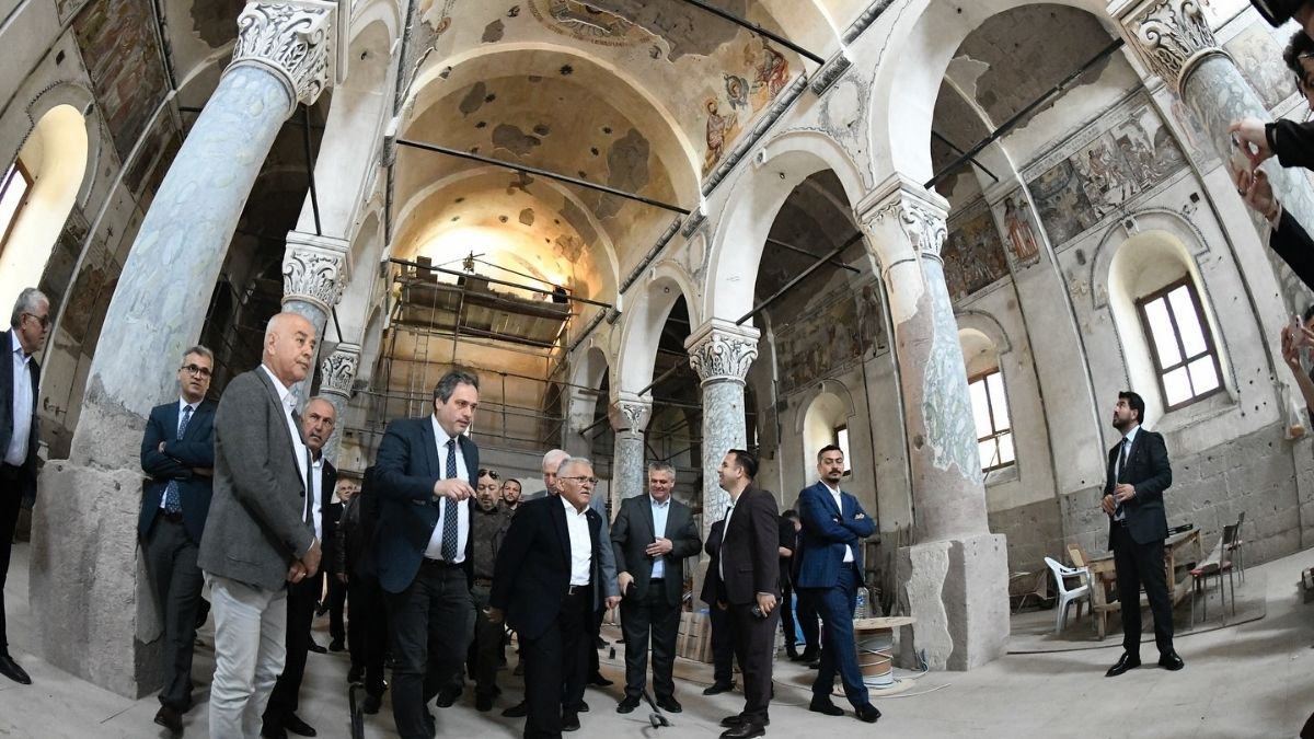 Kayseri'de 85 Yıl Önce Askerlik Şubesi Olarak Kullanılıyordu! Muhteşem Kilise Dönüşüyor (1)