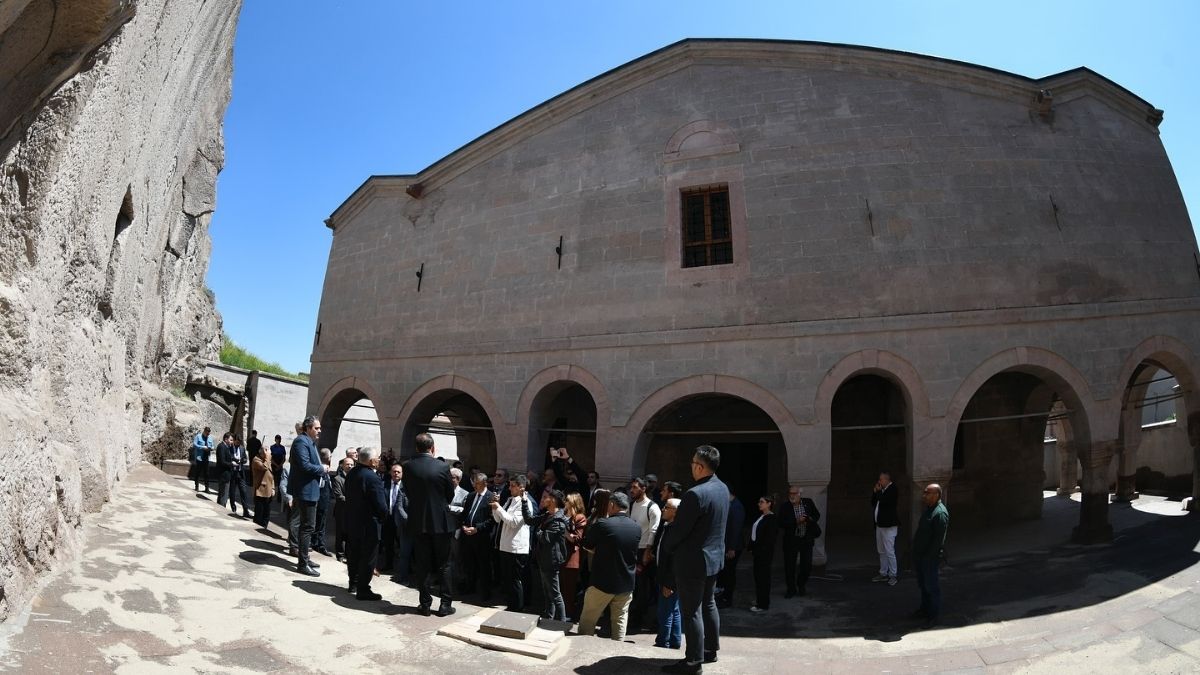 Kayseri'de 85 Yıl Önce Askerlik Şubesi Olarak Kullanılıyordu! Muhteşem Kilise Dönüşüyor (4)