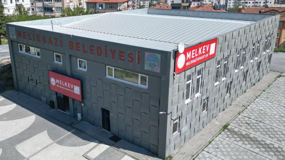 Kayseri'de Bu Mağazada Para Geçmiyor! Randevuyu Alan Geliyor (2)