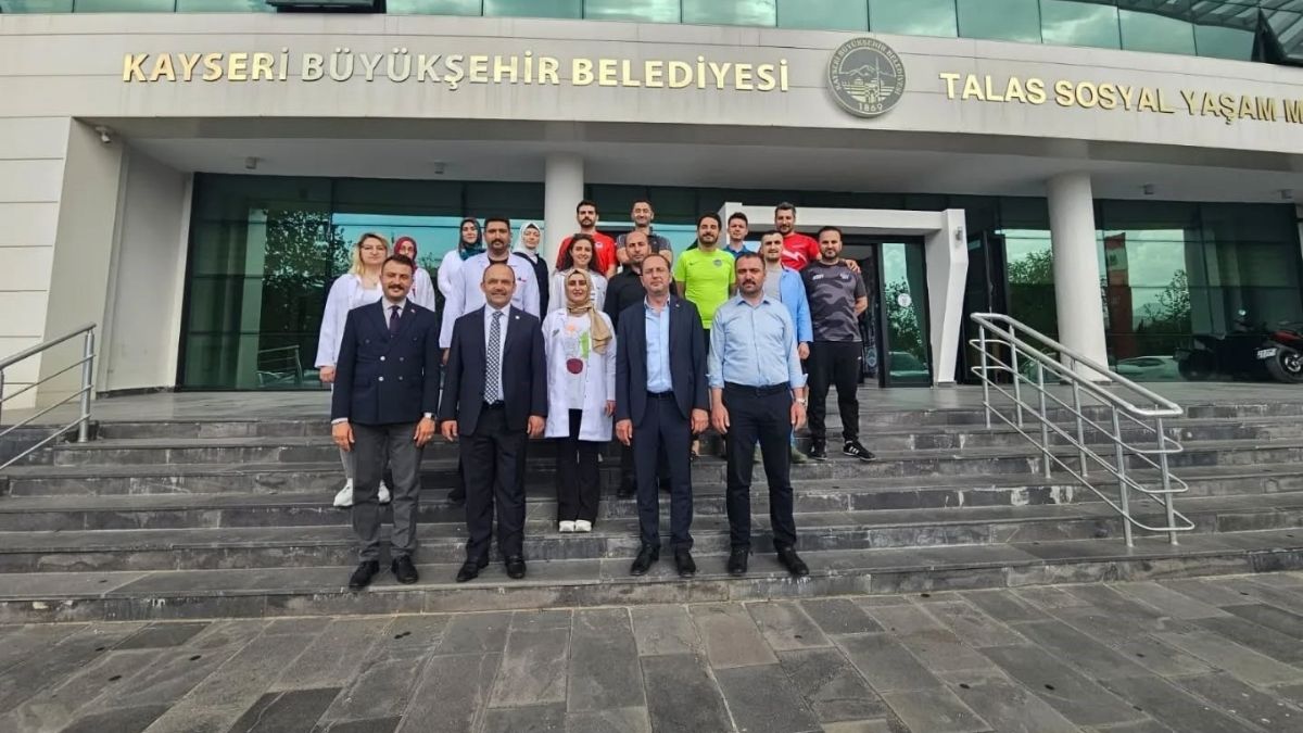 Kayseri'de Bu Okul Öğrencileri Ücretsiz Olarak Geleceğe Hazırlıyor! (3)