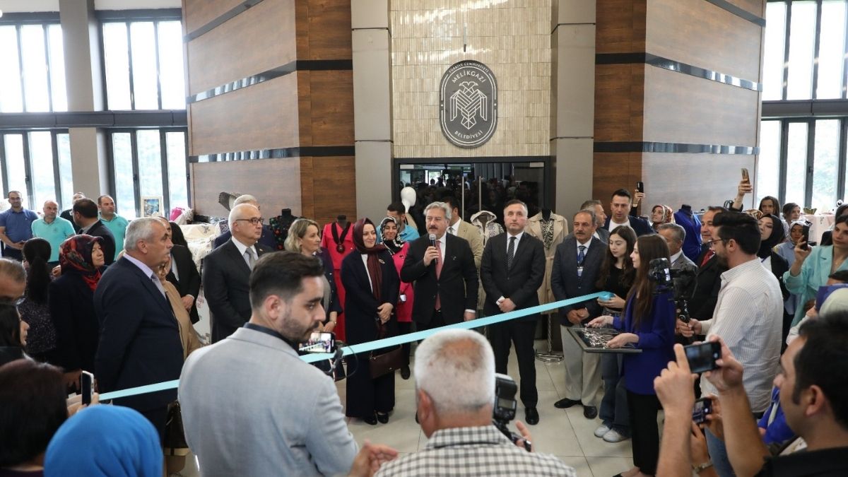 Kayseri’de Eserler Göz Kamaştırdı! Bakan Bir Daha Bakıyor (1)